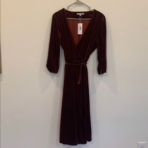NWT Baltic Born Beckinsale Velvet Long Sleeve Dress in Deep Burgundy (Cinnamon)